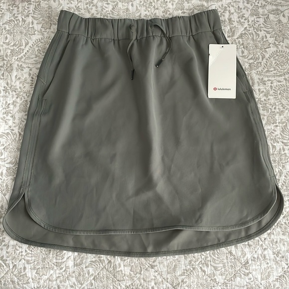 lululemon athletica Dresses & Skirts - NWT Lululemon On the Fly Skirt size 10